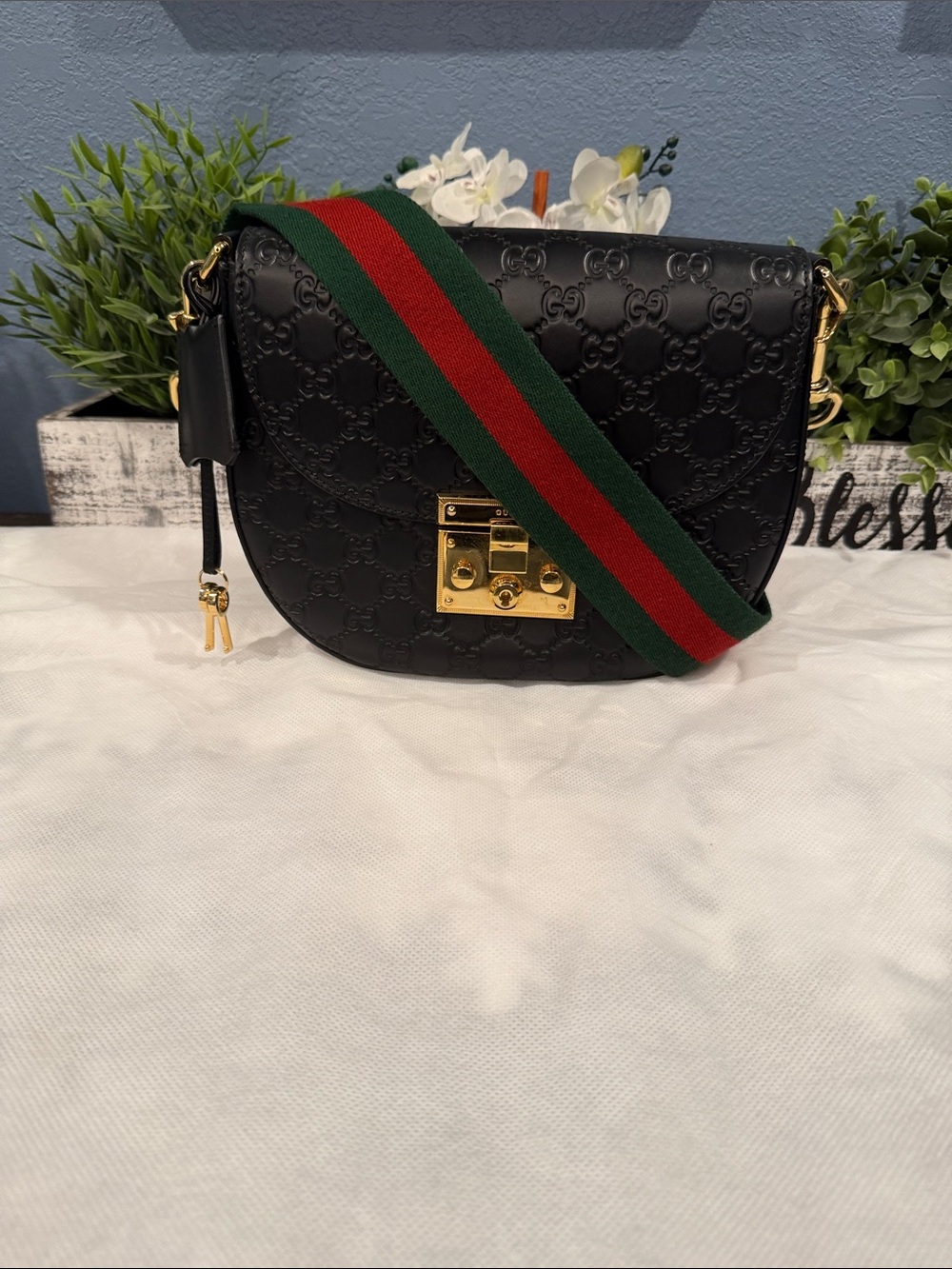 Authentic GUCCI Guccissima Padlock Leather Crossbody/Shoulder Bag - Picture 4 of 13